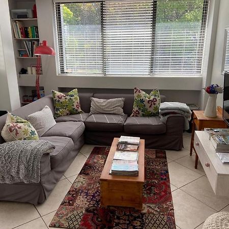 Modern, Centrally Located Dorp Street Apartment Stellenbosch Exterior foto