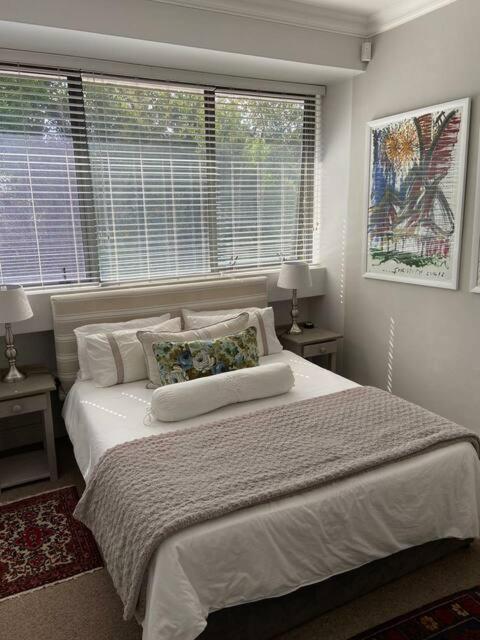 Modern, Centrally Located Dorp Street Apartment Stellenbosch Exterior foto