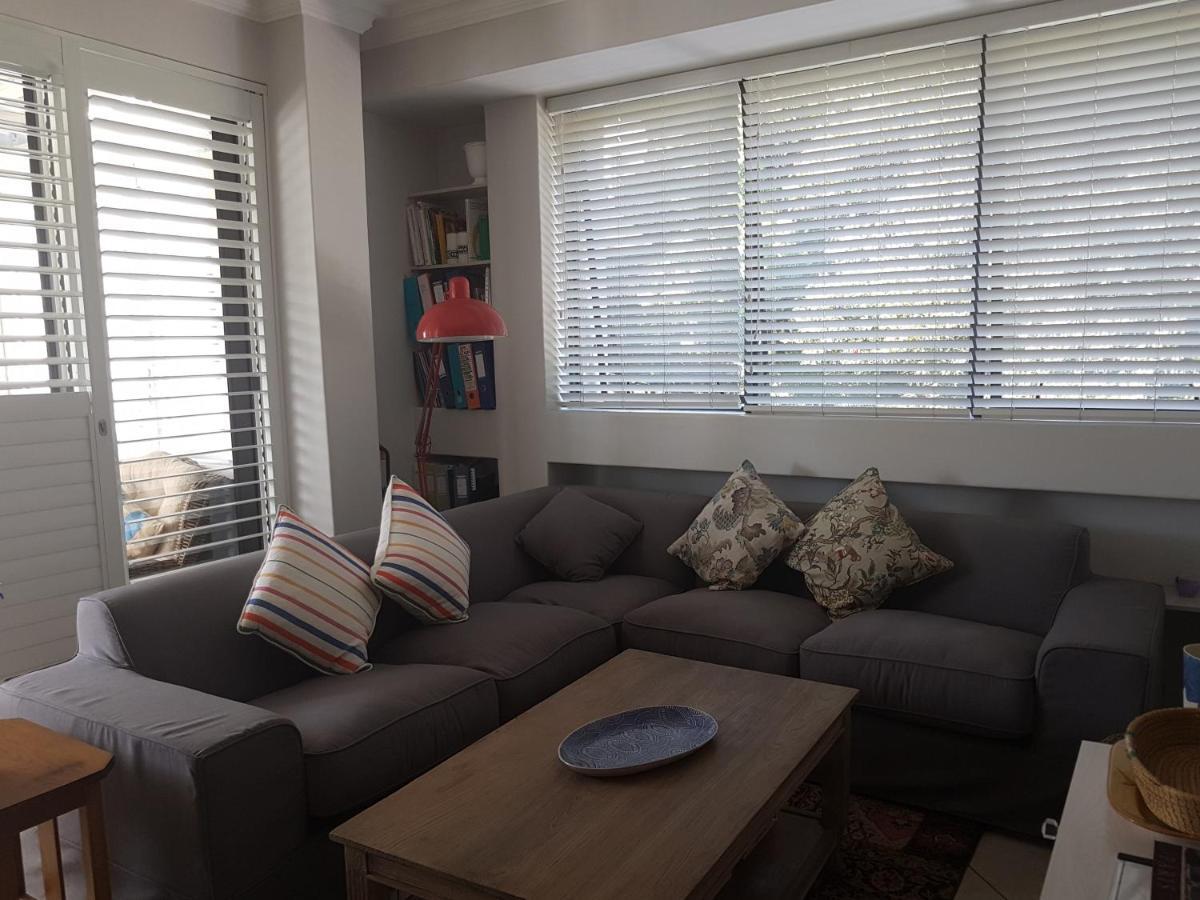 Modern, Centrally Located Dorp Street Apartment Stellenbosch Exterior foto